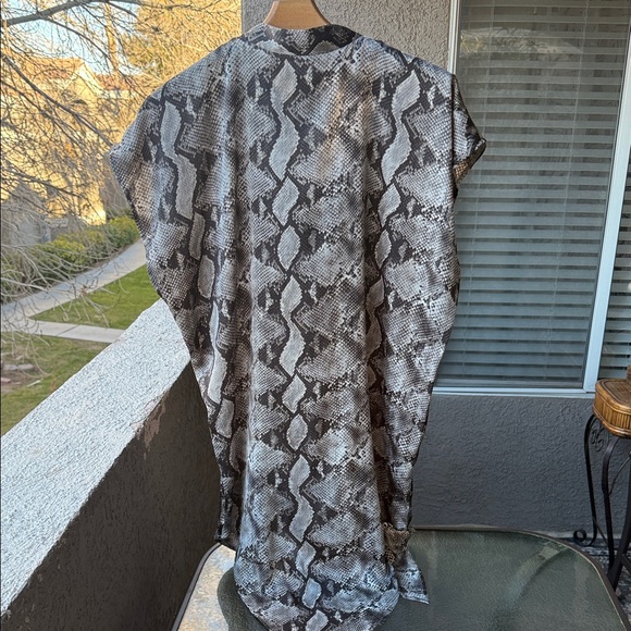 ORTTU, large,Snake Print asymmetrical Shirt for Men - Picture 6 of 12